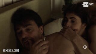 Emmanuelle Bach scopata da dietro da un ragazzo, scena in Un Village Francais (2016)