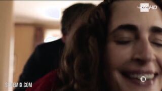 Emmanuelle Bach scopata da dietro da un ragazzo, scena in Un Village Francais (2016)