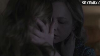 Аделаида Клеменс и Лиана Либерато лесбийский поцелуй, сцена в фильме «К звездам» (2019)