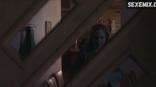 Аделаида Клеменс и Лиана Либерато лесбийский поцелуй, сцена в фильме «К звездам» (2019)