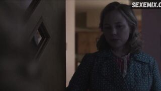 Аделаида Клеменс и Лиана Либерато лесбийский поцелуй, сцена в фильме «К звездам» (2019)