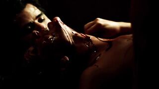 Krista Grotte, Jackie Maylee Mason, escena erótica en The Emerging Past Director's Cut (2017)