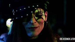 Krista Grotte, Jackie Maylee Mason, escena erótica en The Emerging Past Director's Cut (2017)