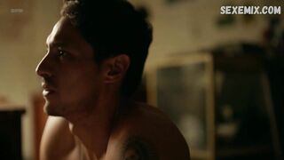 Melissa Barrera mostra seu corpo suculento, cena em Vida 2018