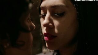 Sesso lesbico con Mishel Prada e Roberta Colindrez - Vida s02e10 (2019)