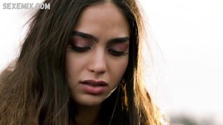 Melissa Barrera sexy, scena in Vida s02e09 (2019)