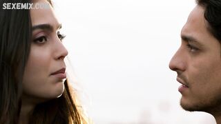 Melissa Barrera sexy, scena in Vida s02e09 (2019)