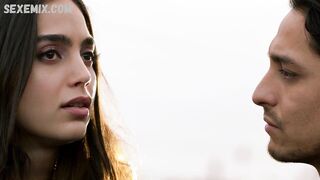 Melissa Barrera sexy, scena in Vida s02e09 (2019)