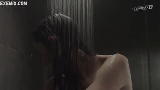Eliska Krenkova unter der Dusche, Szene in Tiche doteky (2019)