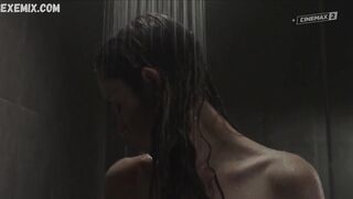 Eliska Krenkova unter der Dusche, Szene in Tiche doteky (2019)