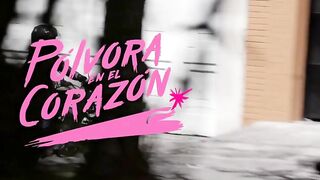 Andrea Henry, Vanessa Hernandez, scène lesbienne dans Polvora en el corazon (2019)