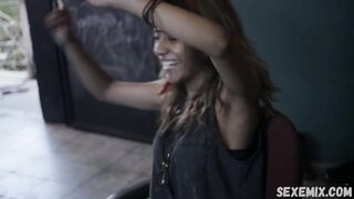 Andrea Henry, Vanessa Hernandez, scène lesbienne dans Polvora en el corazon (2019)