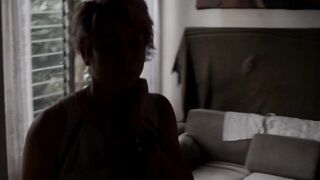 Andrea Henry, Vanessa Hernandez, scène lesbienne dans Polvora en el corazon (2019)