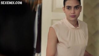 Cueca Melissa Barrera, cena sexy em Vida (2020)