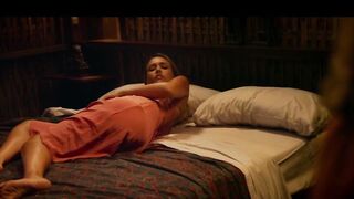 Jessica Alba sexy, scène dans Mechanic Resurrection (2016)