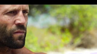 Jessica Alba sexy, scène dans Mechanic Resurrection (2016)