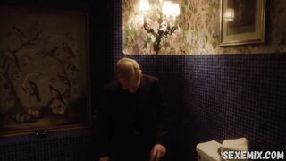 Monica Cetti zeigt uns ihre großen Barbrüste, Szene in The Young Pope (2016)