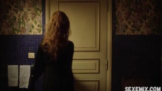 Monica Cetti zeigt uns ihre großen Barbrüste, Szene in The Young Pope (2016)