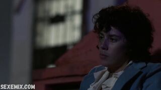 Mishel Prada, Roberta Colindrez Vida s03e04 (2020)'deki lezbiyen sahnesi