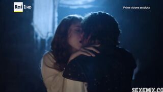 Valentina Belle scena sexy ed erotica in I Medici Maestri di Firenze