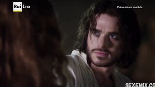 Valentina Belle scena sexy ed erotica in I Medici Maestri di Firenze