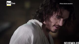 Valentina Belle scena sexy ed erotica in I Medici Maestri di Firenze