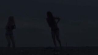 Sophie LaBelle, Caitlin Mehner, Sara Yoko Howard, Syrie Moskowitz çıplak - Süt Yok (2014)