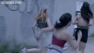 Sophie LaBelle, Caitlin Mehner, Sara Yoko Howard, Syrie Moskowitz çıplak - Süt Yok (2014)