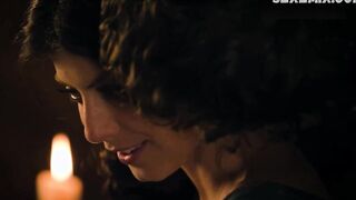 La chaude Alessandra Mastronardi, scène sexy dans Les Maîtres Médicis de Florence