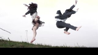 Maitу Guуrin Flight of Life (2013) filmindeki seksi, çıplak sahne