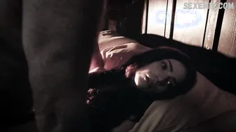 Janet Montgomery sexy, Szene in Salem 2014