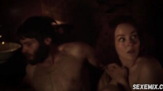 Azure Parsons est nue au lit, scène à Salem