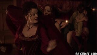 Azure Parsons sexy, Scène érotique dans Salem s01e05 (2014)