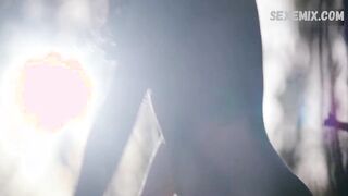 Tamzin Merchant sexy, scène en forêt - Salem 2014