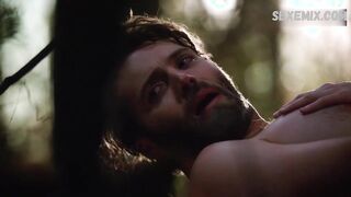 Tamzin Merchant sexy, scène en forêt - Salem 2014