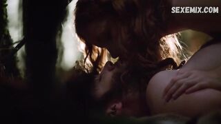Tamzin Merchant sexy, scène en forêt - Salem 2014