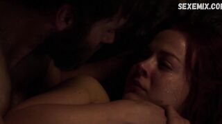 Azure Parsons ci mostra il culo e il sedere, scena in Salem s01e03 (2014)