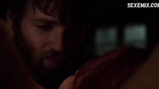 Azure Parsons ci mostra il culo e il sedere, scena in Salem s01e03 (2014)