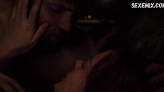 Azure Parsons ci mostra il culo e il sedere, scena in Salem s01e03 (2014)