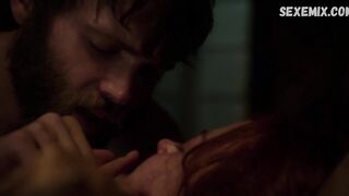 Azure Parsons ci mostra il culo e il sedere, scena in Salem s01e03 (2014)