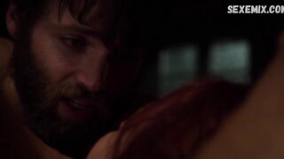 Azure Parsons ci mostra il culo e il sedere, scena in Salem s01e03 (2014)