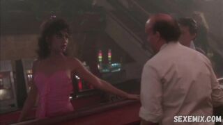 Julie Carmen sexy, scène dans Blue City (1986)