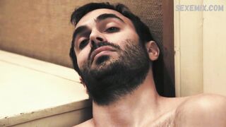 Marie Jansova çıplak göğüsleri, kedi gösteriyor - Anima (2015)