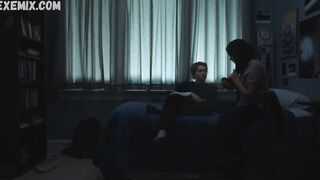 Geraldine Viswanathan sexy, scène de style missionnaire dans Hala (2019)