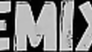 Camille Claris nous montre ses seins de côté - La dernière vie de Simon (2019)