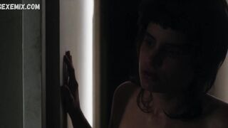 Amanda Beca, Safira Moreira çıplak göğüslerini gösteriyor, Fim de Festa (2019)