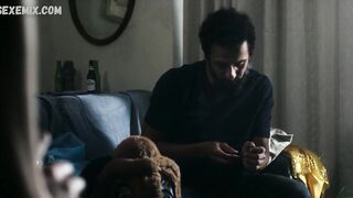 Amanda Beca, Safira Moreira çıplak göğüslerini gösteriyor, Fim de Festa (2019)