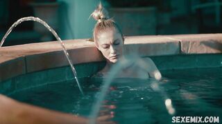 Rebecca Tarabocchia bize çıplak göğüslerini gösterdi, The Insurrection (2020)