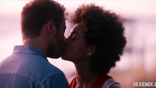 Rebecca Coco Edogamhe sexy, scène sur la plage Summertime s01e05 (2020)