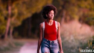 Rebecca Coco Edogamhe sexy, scène sur la plage Summertime s01e05 (2020)